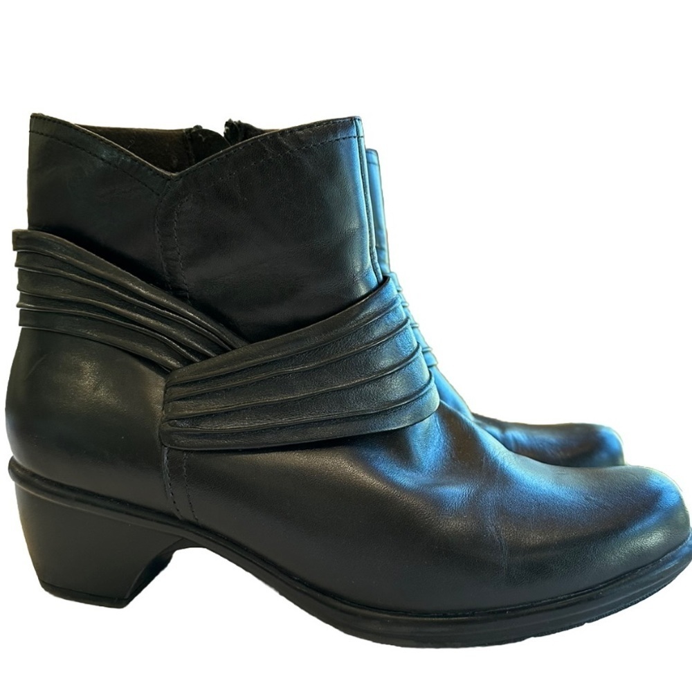Clarks Bendables Black Leather Ankle Boots 9 Wide
